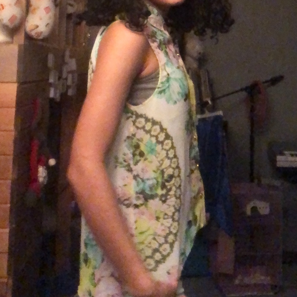 Floral Sheer Tank - Picture 3 of 8